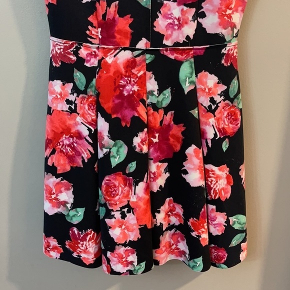Guess Floral Fit and Flare Dress - Picture 3 of 9
